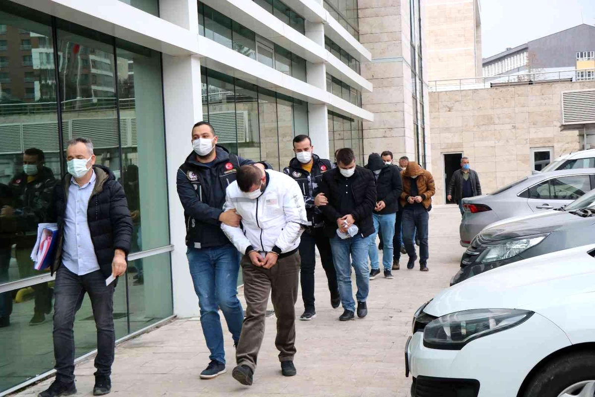 Son dakika haberleri! Uyuşturucudan gözaltına alınan 6 kişi adliyede