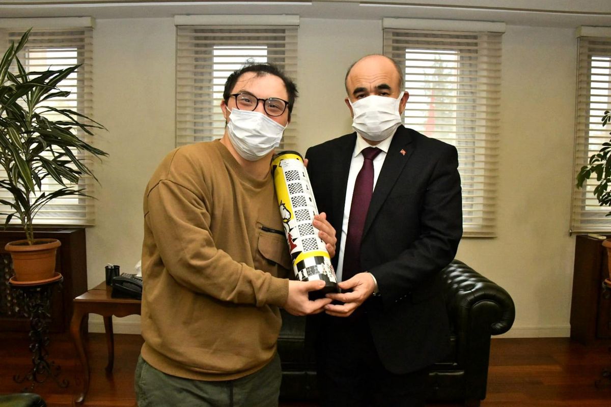 Vali Dağlı\'dan down senromlu çocuklara destek