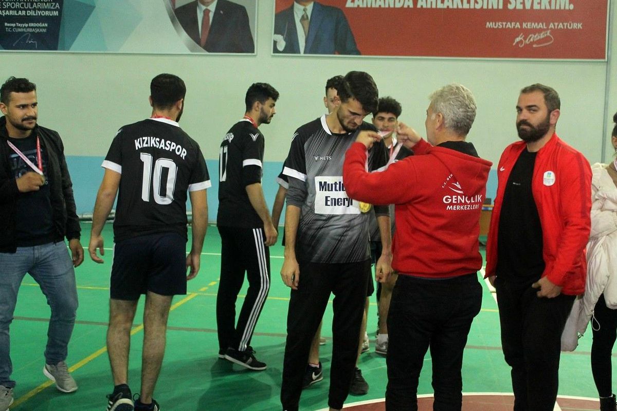 Voleybolda Ülkü Pansiyon şampiyon