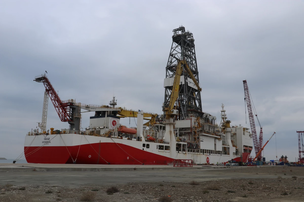 ZONGULDAK - Yavuz Sondaj Gemisi\'nin kule montajı çalışmaları sürüyor