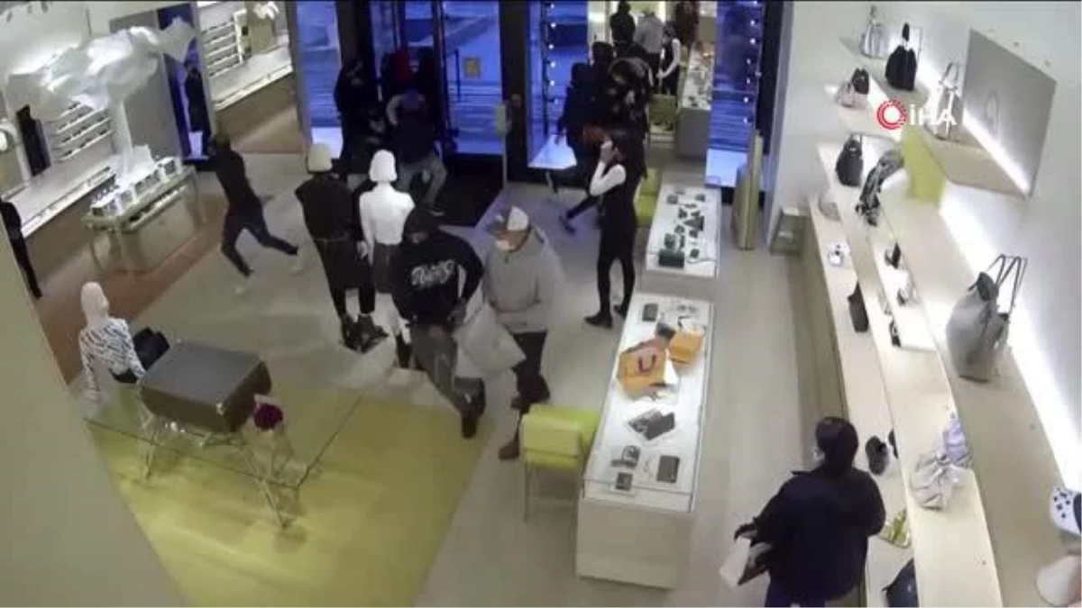 ABD\'de Louis Vuitton mağazasında dakikalar içinde 100 bin dolarlık soygun