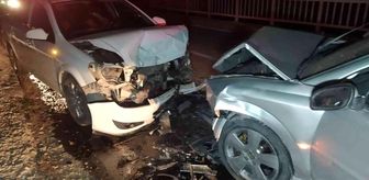 Adıyaman'da otomobiller kafa kafaya çarpıştı: 6 yaralı