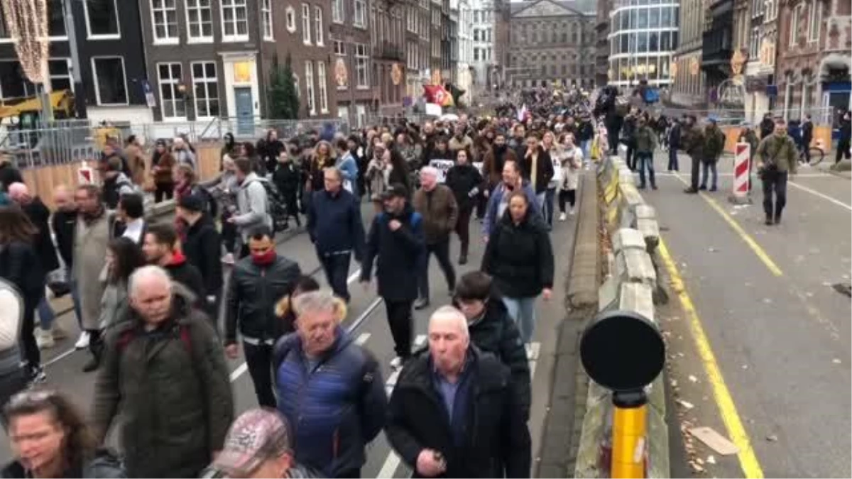 AMSTERDAM - Hollanda\'da Kovid-19 kısıtlamaları karşıtı gösteriler devam ediyor