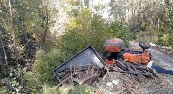 Traktör devrildi: Baba ve oğul aynı anda yaşamını yitirdi