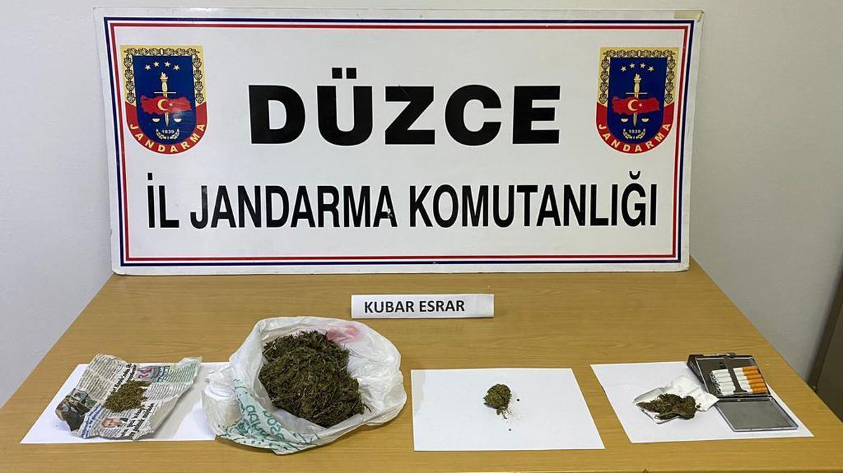 Son dakika haberi... Düzce\'de yol denetiminde uyuşturucuyla yakalanan 4 şüpheli gözaltına alındı