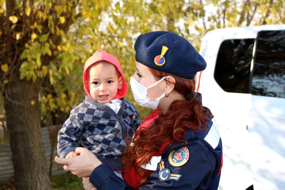 Son dakika... Elazığ\'da jandarmadan 20 Kasım Dünya Çocuk Hakları Gününde anlamlı etkinlik