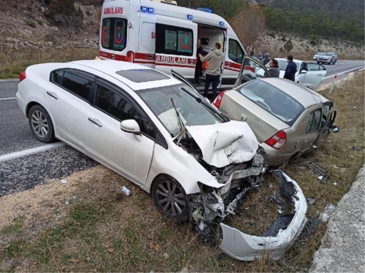 Eskişehir\'de otomobiller çarpıştı: 5 yaralı