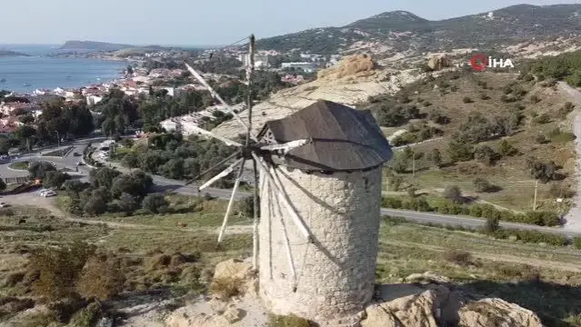 Foça'nın 350 yıllık yel değirmenleri tarihe ışık tutuyor