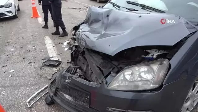 Hatay'da iki otomobil çarpıştı: 4 yaralı