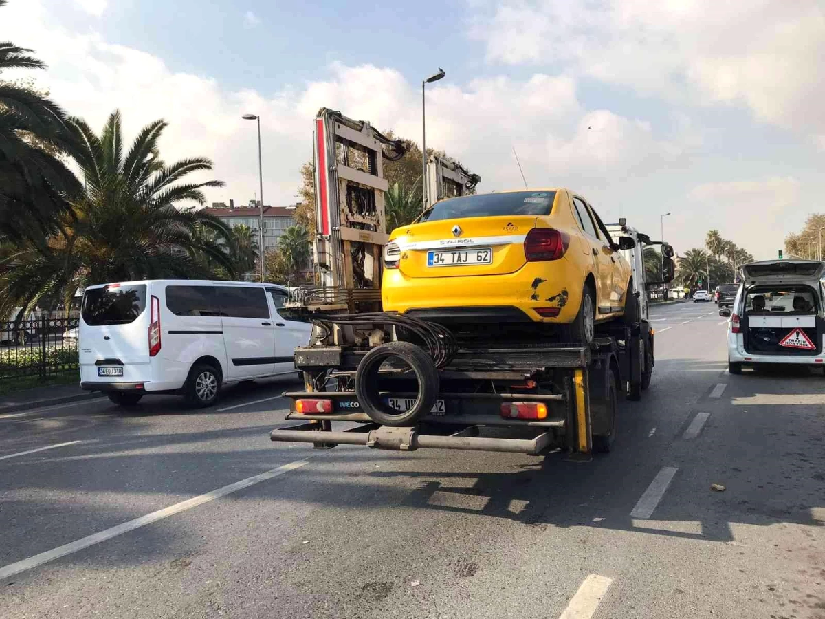 İstanbul\'da bir taksici emniyet kemeri cezasına isyan etti: "Ticari taksinin pranga mahkumu gibi kemer takması hak mı sizce?"