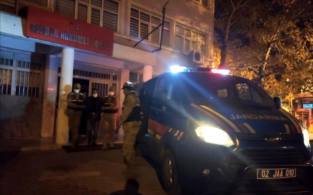 Jandarma avcı kılığına girerek cinayet şüphelisini yakaladı
