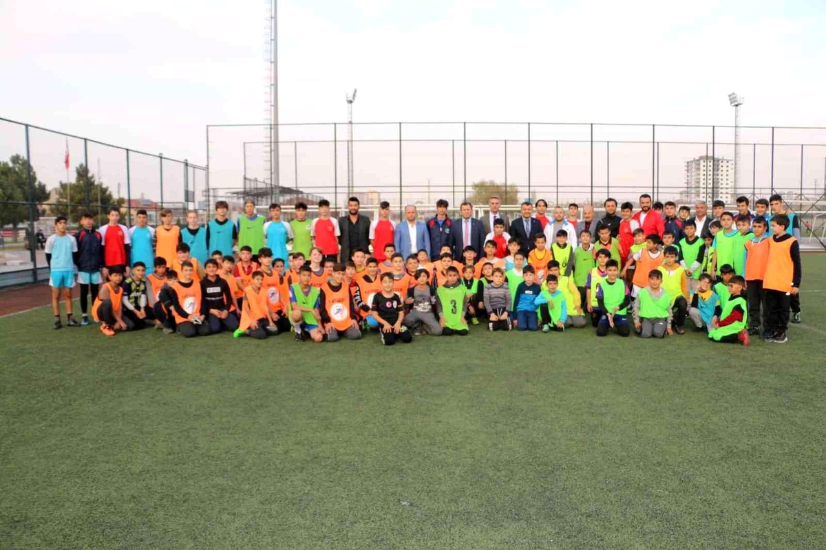 Kabakcı\'dan genç futbolculara tatlım ikramı