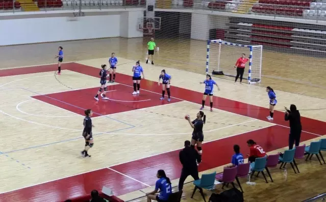 Kadınlar Hentbol 1. Ligi: Sivas Belediyespor: 42 Kızıltepe Spor Lisesi: 34