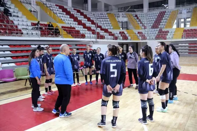 Kadınlar Hentbol 1. Ligi: Sivas Belediyespor: 42 Kızıltepe Spor Lisesi: 34