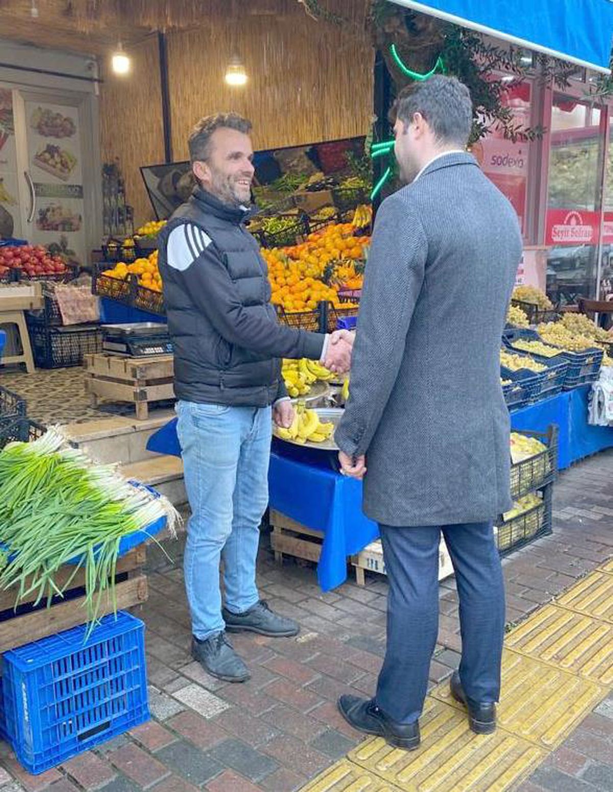 Karamürsel\'de MHP teşkilatından esnaf ve vatandaşlara ziyaret