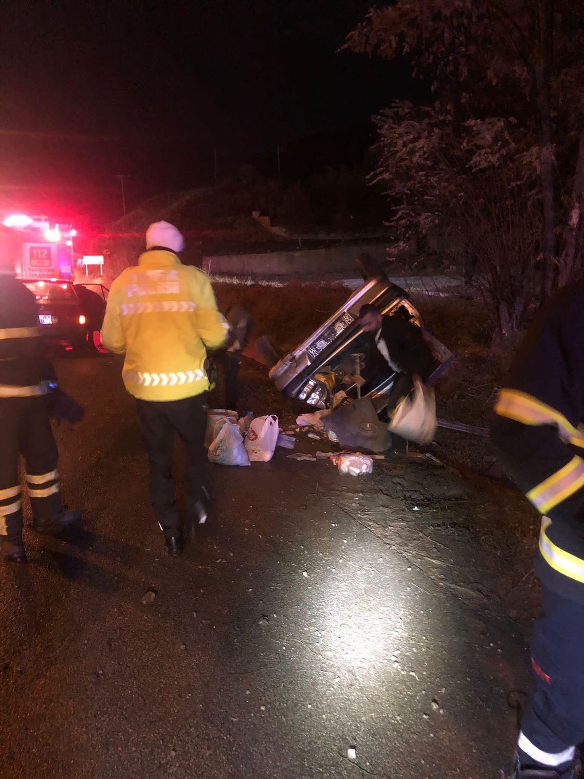 Kırıkkale\'de devrilen otomobildeki 3 kişi yaralandı