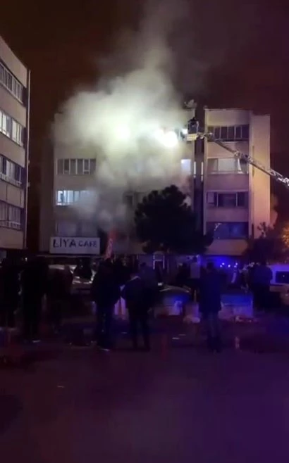 Konya'da 5 katlı apartmanda yangın paniği