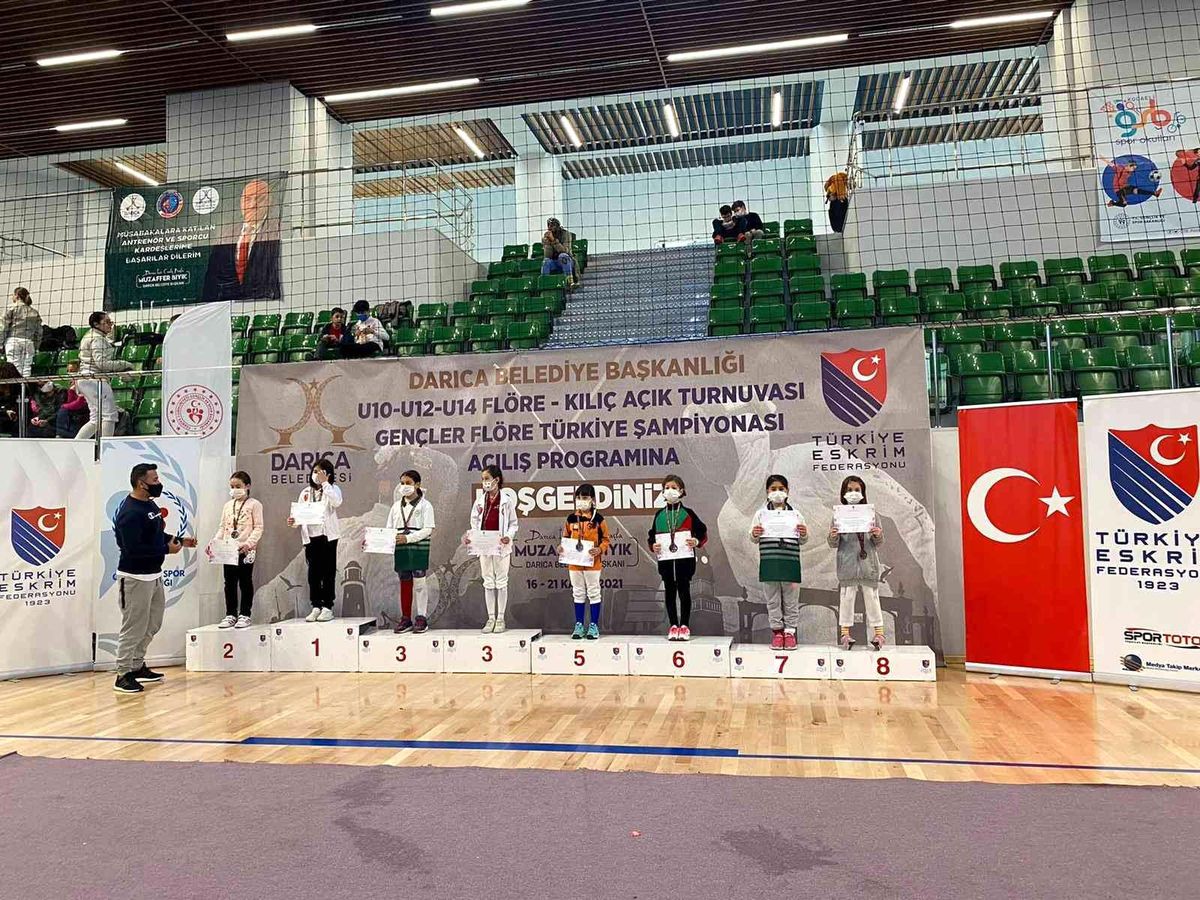 Manisa BBSK\'lı eskrimcilerden 2 bronz madalya