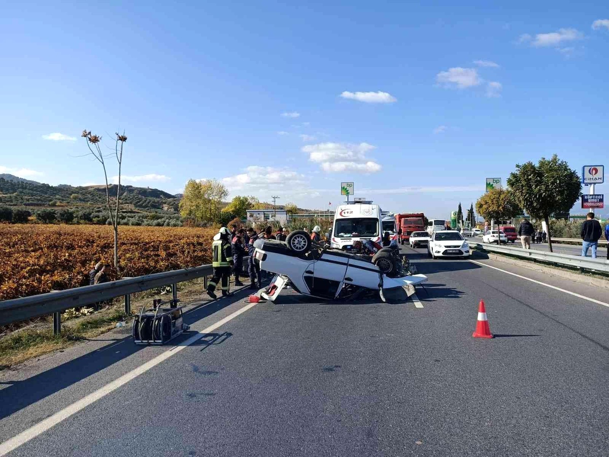 Son dakika haberleri... Manisa\'da bariyerlere çarpan otomobil takla attı: 1 ölü, 1 yaralı