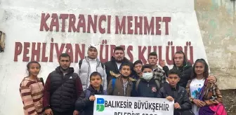 Manyaslı alt yapı güreşçilerinden madalya yağmuru