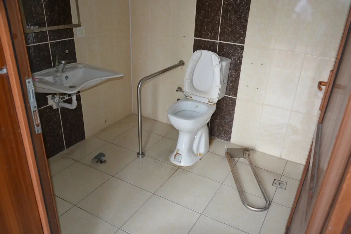 Mersin'de bazı belediye tesisleri tahrip edildi