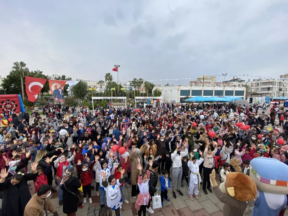 Mersin'de ilk kez düzenlenen 'Akdeniz Çocuk Festivali' başladı