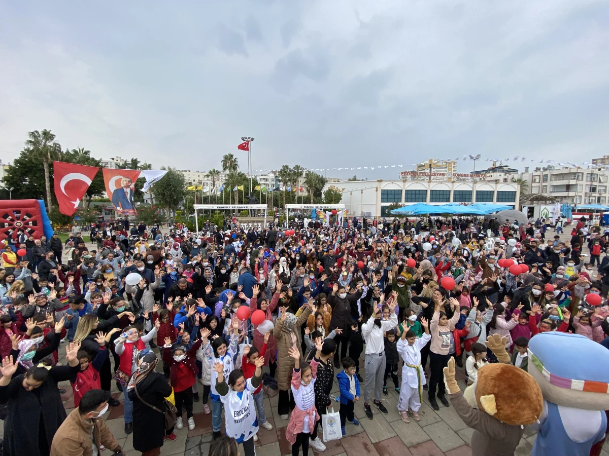 Mersin\'de ilk kez düzenlenen "Akdeniz Çocuk Festivali" başladı
