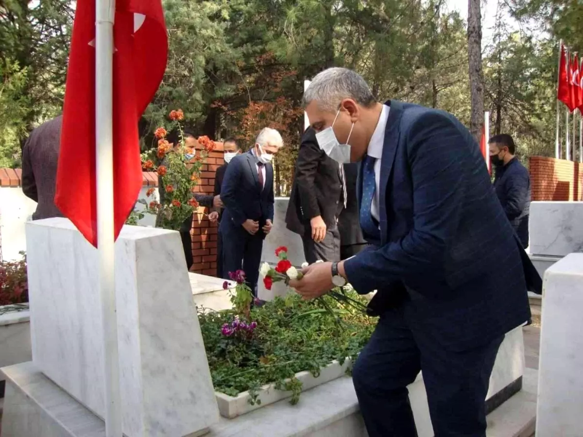 Şehit öğretmen Yasemin Tekin mezarı başında anıldı