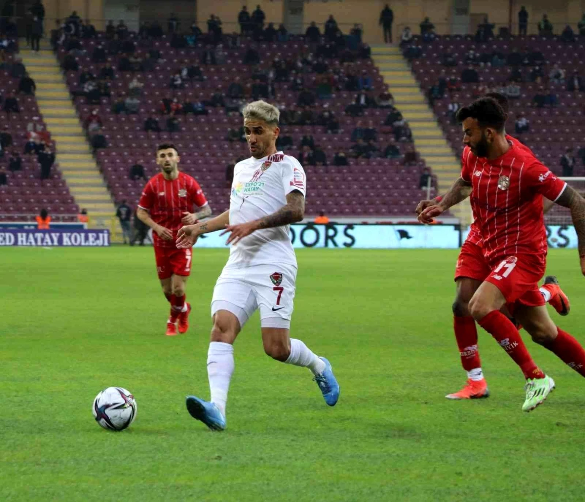 Spor Toto Süper Lig: A. Hatayspor: 1 - Antalyaspor: 1 (İlk yarı)