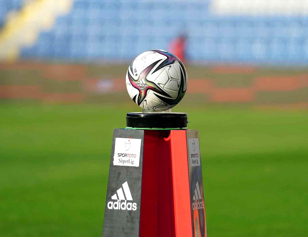 Spor Toto Süper Lig: M. Başakşehir: 2 DG Sivasspor: 0 (Maç devam ediyor)