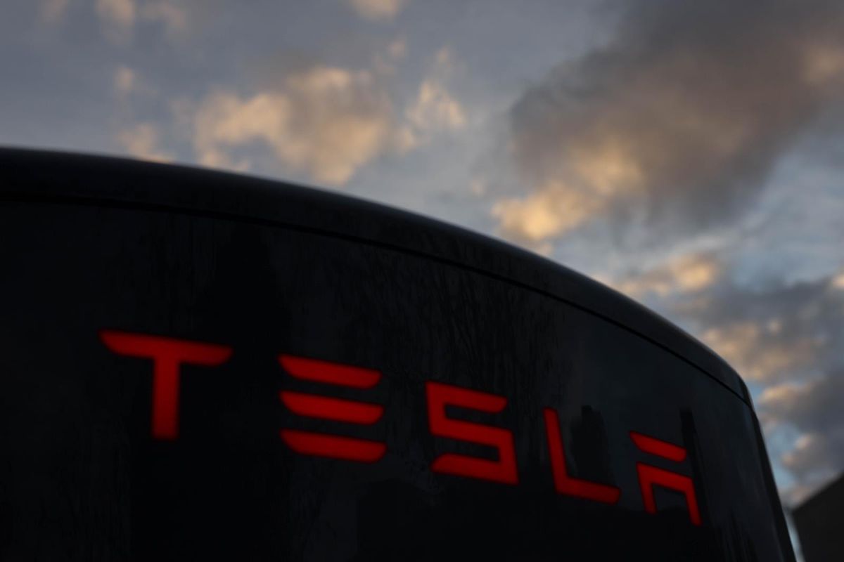 Tesla uygulamasına erişim sorunu: Sürücüler araçlarına binemedi