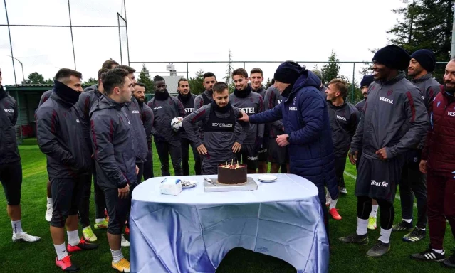 Trabzonspor'da Yusuf Sarı'ya Brezilya usulü doğum günü kutlaması