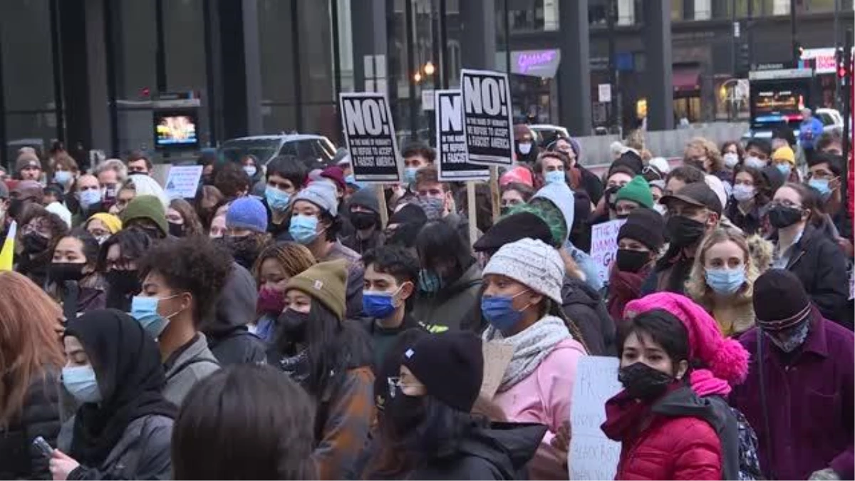 ABD\'de Rittenhouse\'un beraat etmesi bazı kentlerde protesto edildi