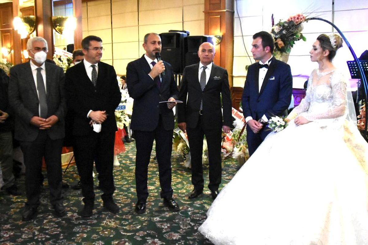 Adalet Bakanı Gül, ETSO Meclis Başkanı Özakalın ailesinin nikah şahidi oldu