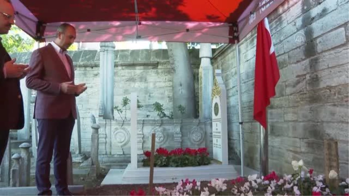 Adalet Bakanı Gül, merhum şair ve yazar Sezai Karakoç\'un mezarı başında dua etti