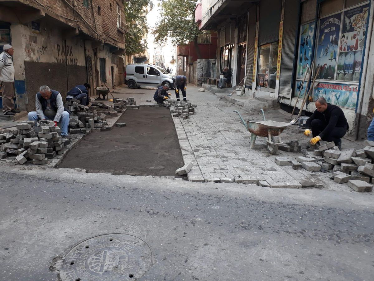 Bağlar Belediyesinin kış öncesi ilçedeki çalışmaları sürüyor