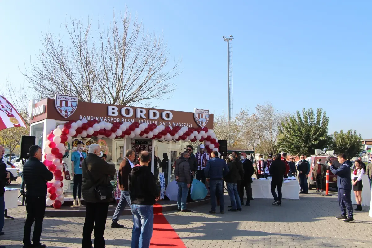 Bandırmaspor ürünlerinin satışa sunulduğu mağaza açıldı