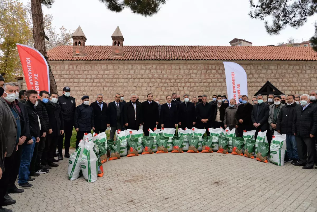 Bilecik\'te çiftçilere yulaf, yem bezelyesi ve yonca tohumu dağıtıldı
