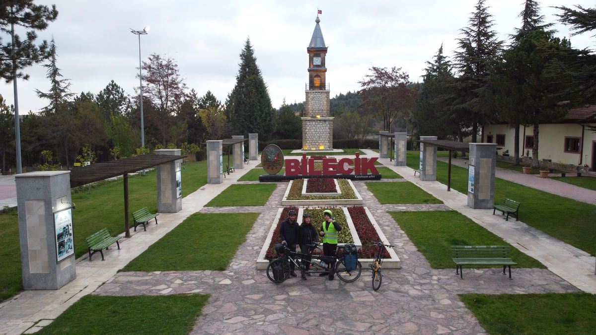 Bisiklet turuna çıkan Fransız çift, Türkiye\'de 10 bin kilometre pedal çevirdi