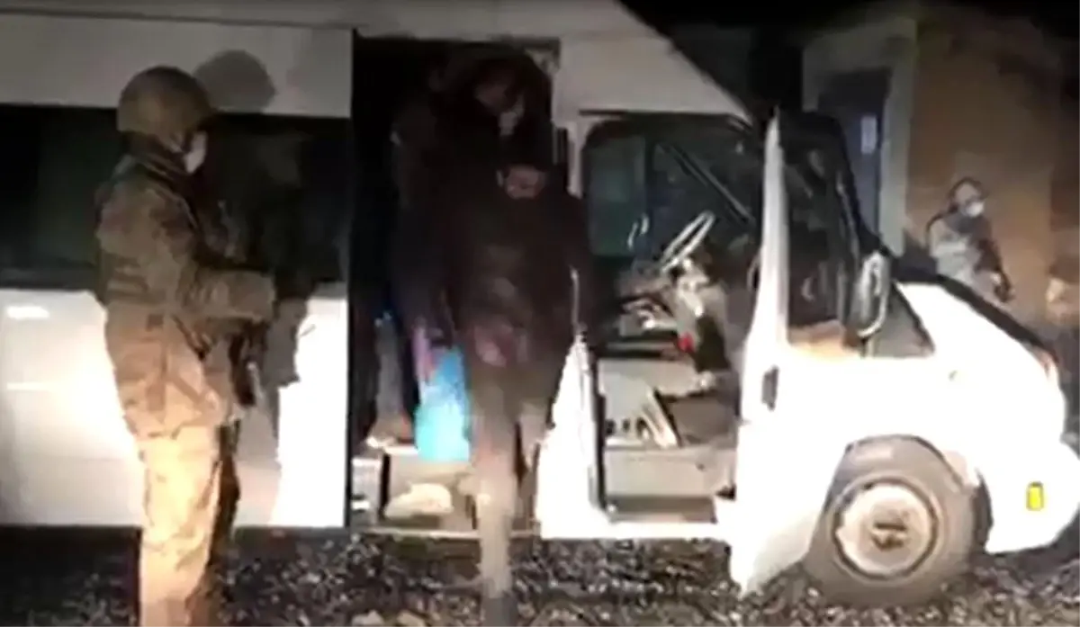 63 düzensiz göçmen yakalandı