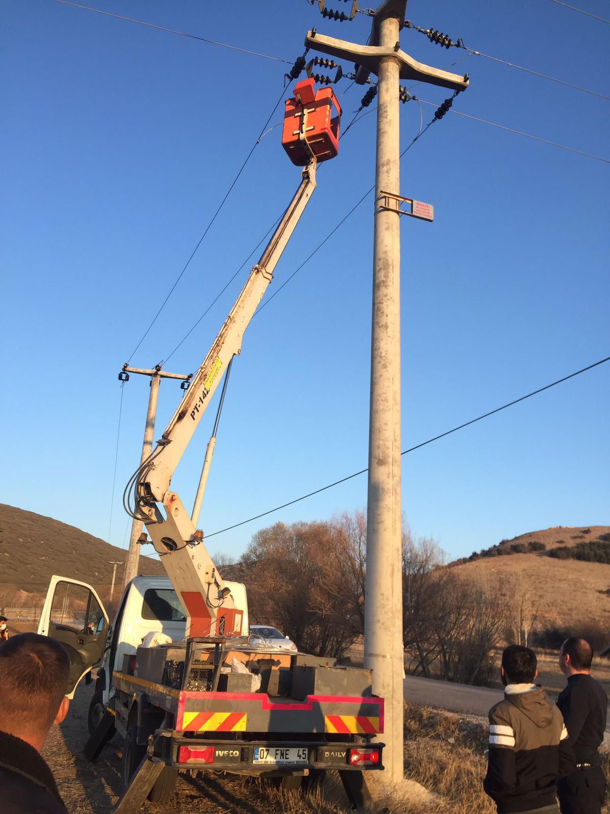 Burdur\'da elektrik akımına kapılan 2 işçiden biri öldü, diğeri yaralandı