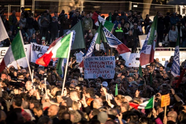 Covid: Avrupa'da yeni önlemlere karşı protestolar yayılıyor