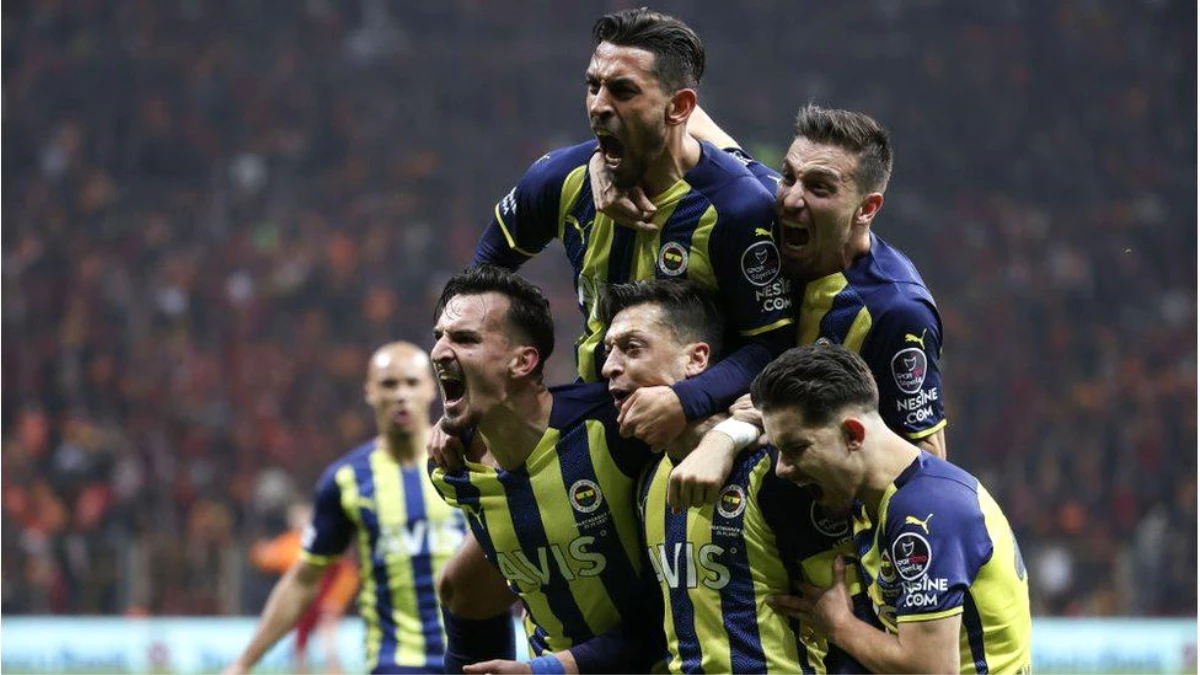 Derbide Fenerbahçe deplasmanda Galatasaray\'ı 2-1 yendi