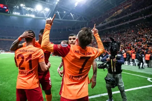 Derbide Fenerbahçe deplasmanda Galatasaray'ı 2-1 yendi