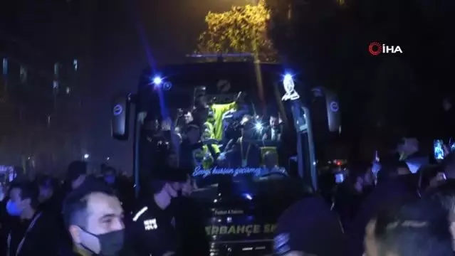 Fenerbahçe'ye coşkulu karşılama