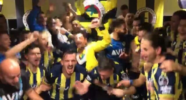 Fenerbahçeli futbolcular kendinden geçti! Galatasaray'ın stadında çılgın kutlama Fenerbahçeli futbolcular kendinden geçti! Galatasaray'ın stadında çılgın kutlama