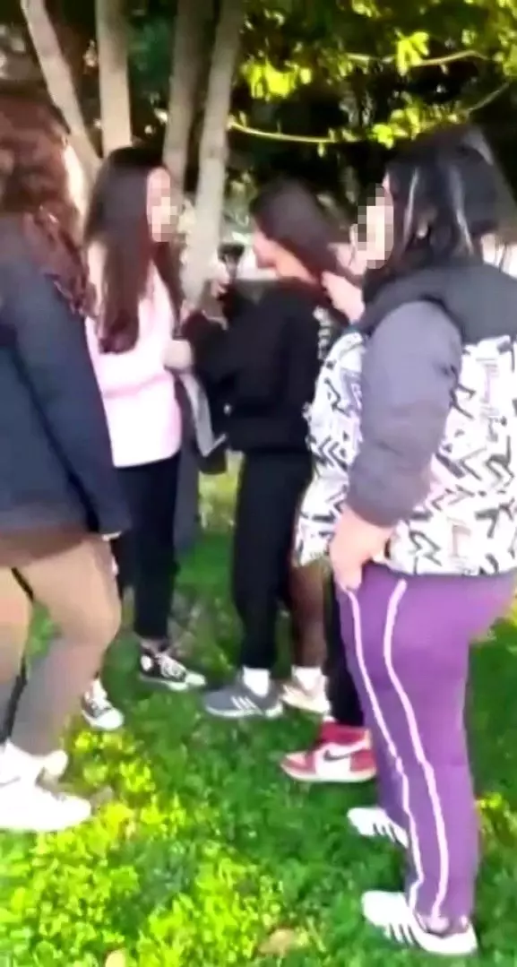 Hatay'da kızlar tekme tokat kavga etti