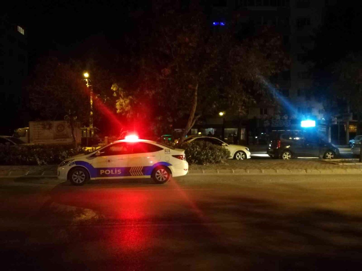 Son dakika haber... İzmir\'de ticari taksi ile silahlı saldırı: 1 ölü