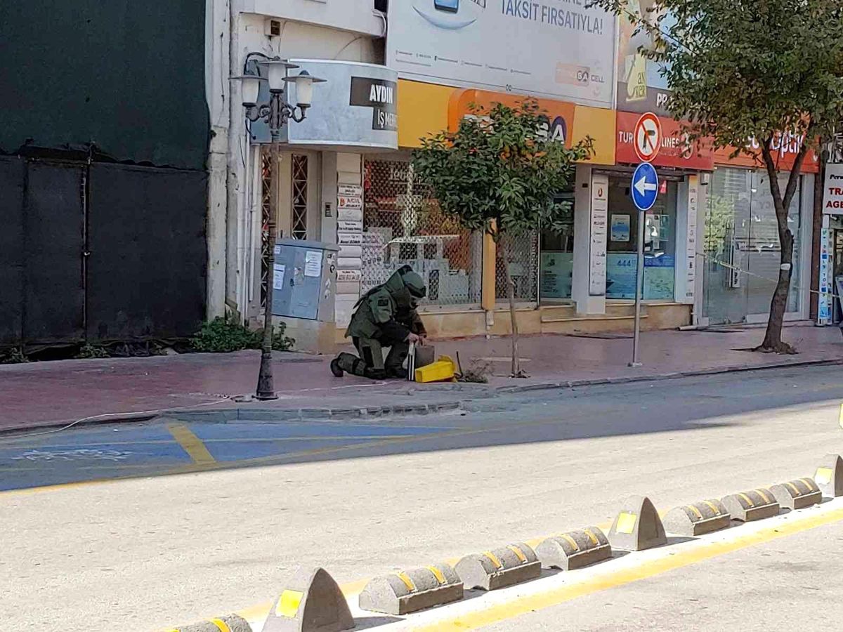 Kuşadası\'nda şüpheli çanta paniğe yol açtı
