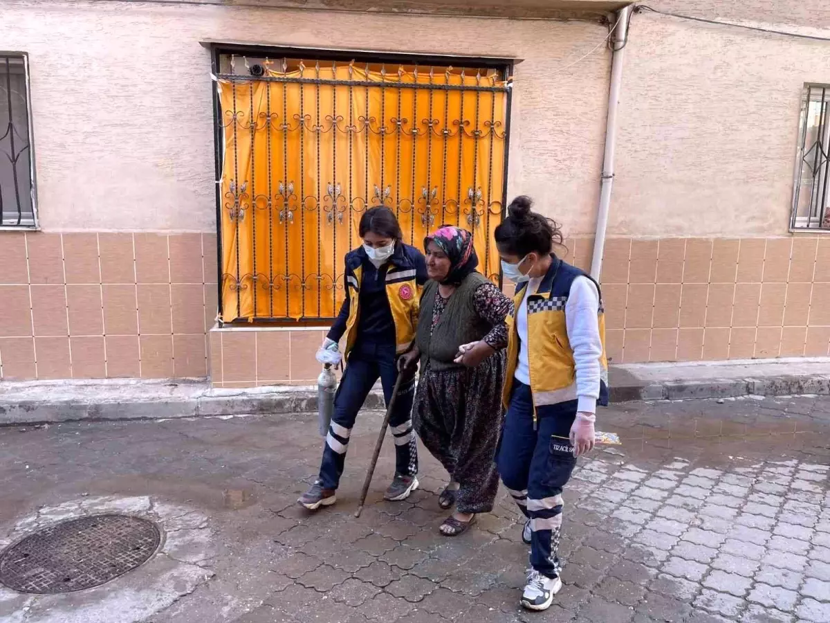 Manisa'da apartman dairesinde yangın: 1'i ağır 6 yaralı